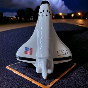 Space Shuttle USA Salt&PepperShakers Capsule Station Launch1992 Home Designs